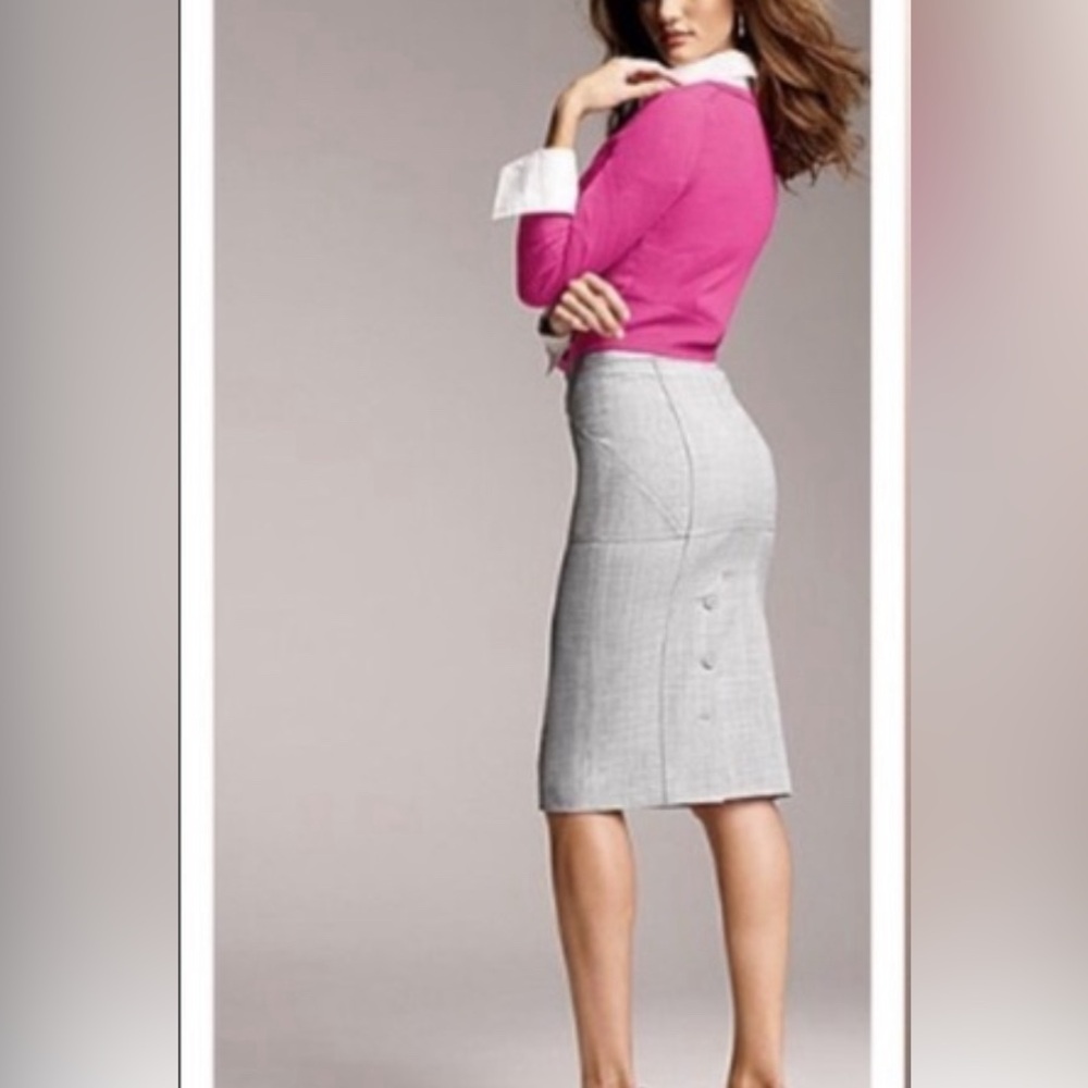 Body by Victoria Gray classic pencil skirt size 4 button embellishment